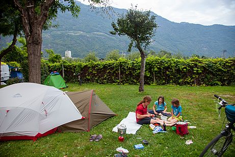 Abendessen am Campingplatz in Lana Abendessen am Campingplatz in Lana