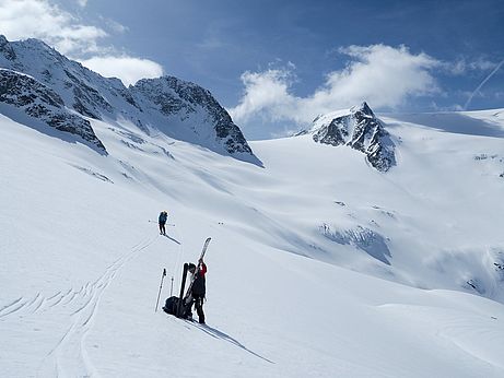 Floitenkees-Ende - Umrüsten zum Aufstieg in Richtung Löfflerscharte Floitenkees-Ende - Umrüsten zum Aufstieg in Richtung Löfflerscharte