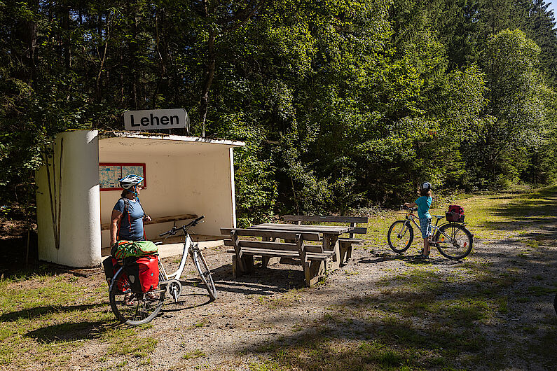 Ehemaliger Bahnhof an der zum Fahrradweg umgebauten Bahntrasse nach Viechtach