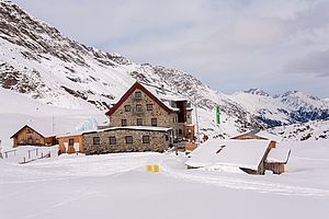 Die Franz-Senn-Hütte, Skitourenstützpunkt in den Stubaier Alpen