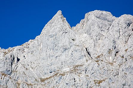 Westliche Hochgrubachspitze und Östliche Hochgrubachspitze im Wilden Kaiser von Süden Westliche Hochgrubachspitze und Östliche Hochgrubachspitze im Wilden Kaiser von Süden