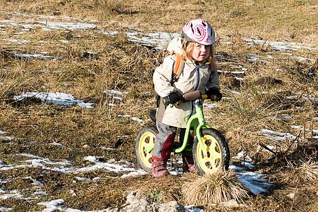 Wenn der breite Wanderweg zu langweilig wird, werden mit dem Laufrand schon mal die Offroad-Möglichkeiten ausgetestet. Wenn der breite Wanderweg zu langweilig wird, werden mit dem Laufrand schon mal die Offroad-Möglichkeiten ausgetestet.