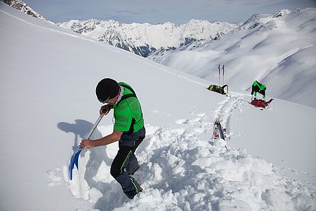 Schneeprofil im Aufstieg zur Kaindlscharte Schneeprofil im Aufstieg zur Kaindlscharte