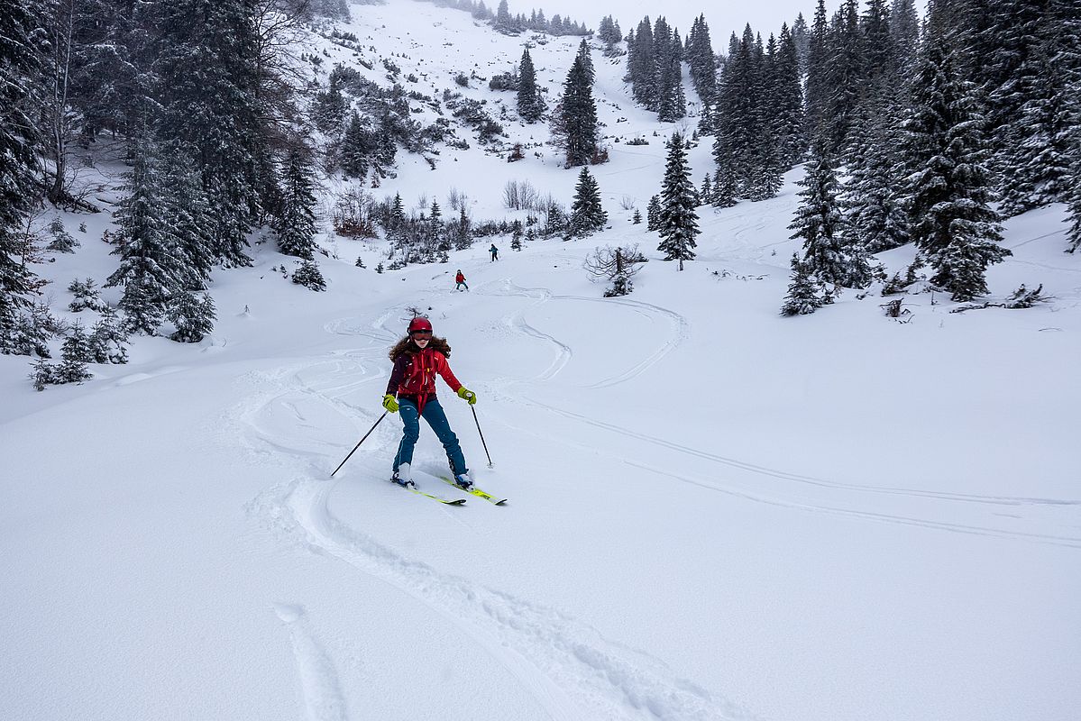 Gute Bedingungen in der Mulde hinab zur Bergstation des Lifts