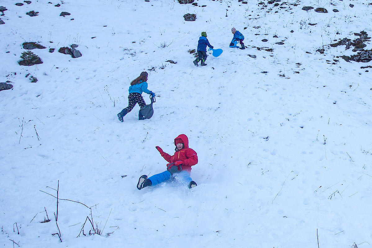 Ein paar Quadratmeter Schnee für die Kinder mit den Plastikrutschern lässt sich aber schon finden