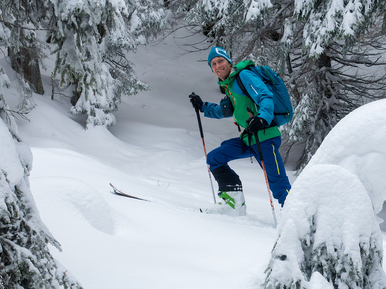 Unterwegs auf Skitour in den Bayerischen Voralpen mit der Ortler 3L Jacke.