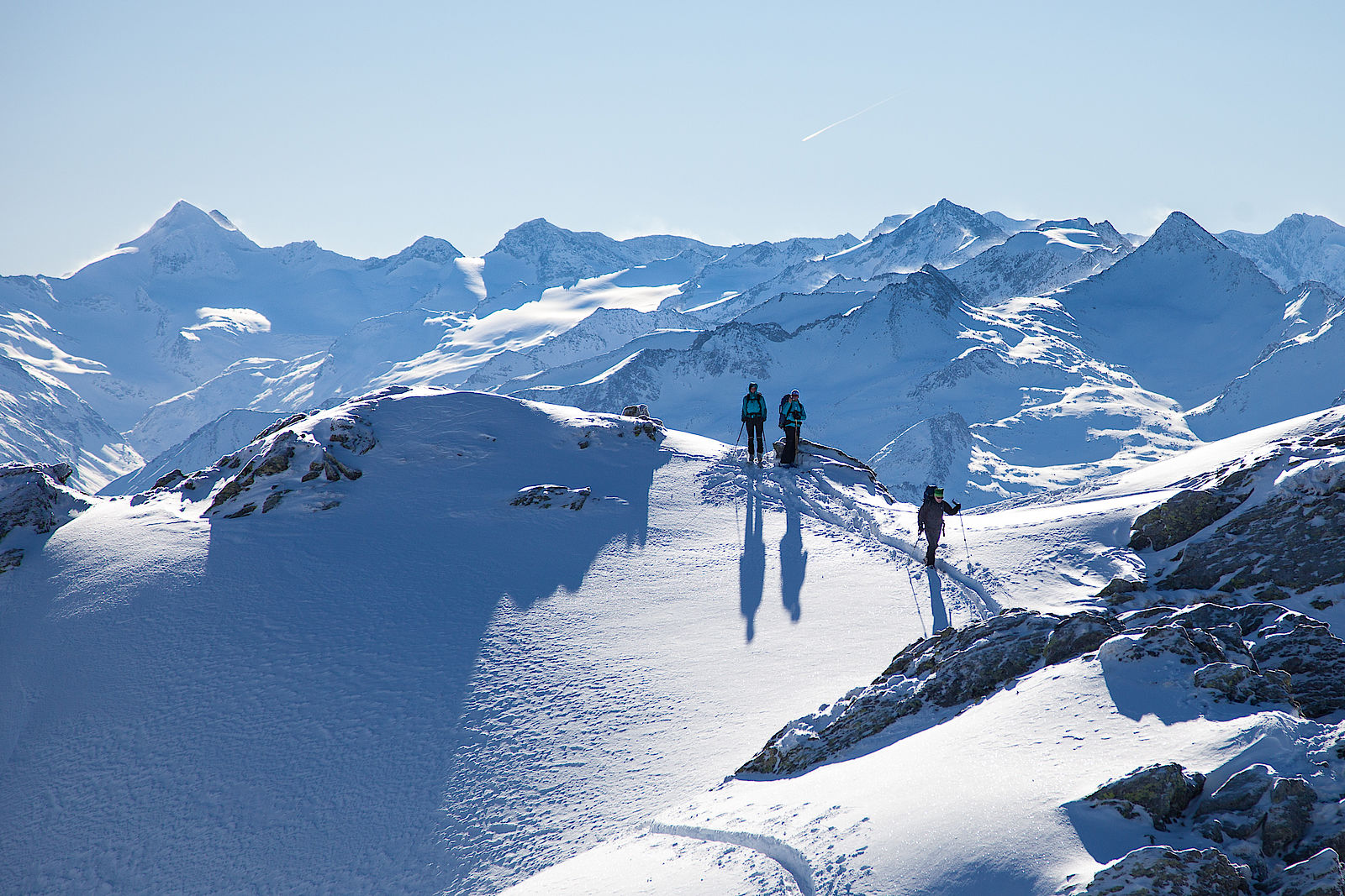 Mit Ski geht es dann am Grat zum höchsten Punkt des Kröndlbergs