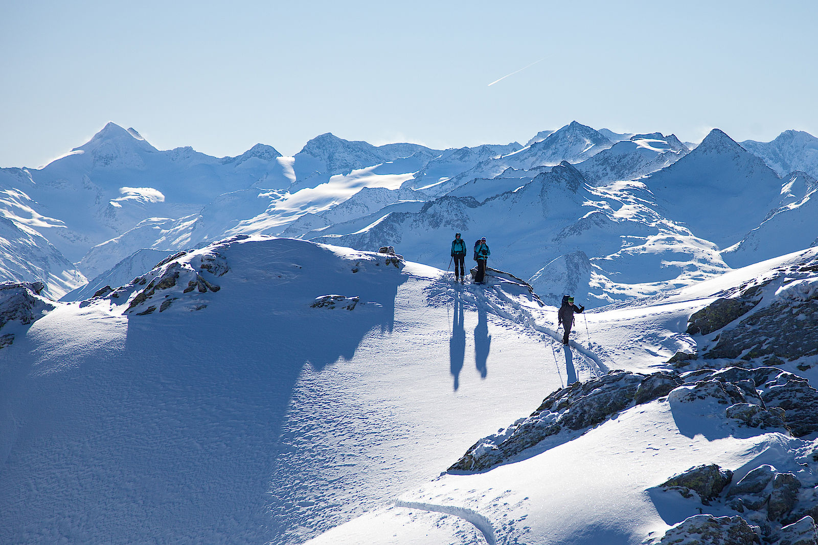 Mit Ski geht es dann am Grat zum höchsten Punkt des Kröndlbergs Mit Ski geht es dann am Grat zum höchsten Punkt des Kröndlbergs