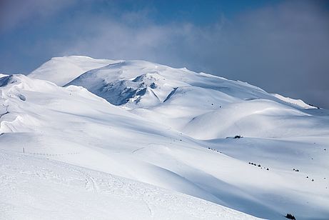 Dick verschneite Leitneralm im Obernberger Tal. Dick verschneite Leitneralm im Obernberger Tal.