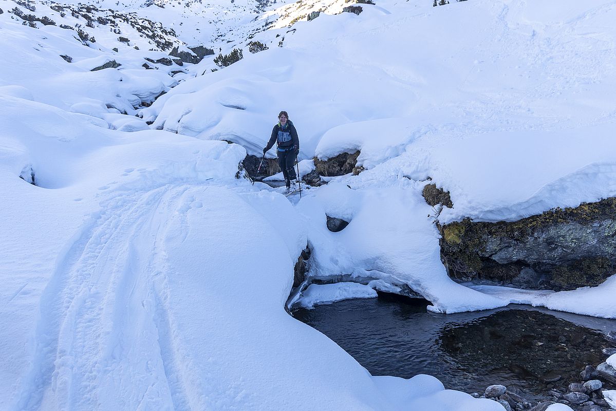 Der blockige Bereich oberhalb der Gressensteinalm erfordert ein gutes Auge für die beste Linie und bietet eine tricky Bachquerung