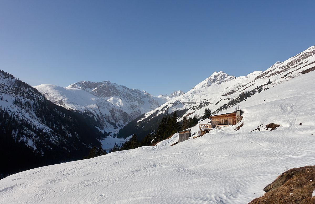 Blick ins Almajurtal beim Aufstieg zum Schwarzen Kranz