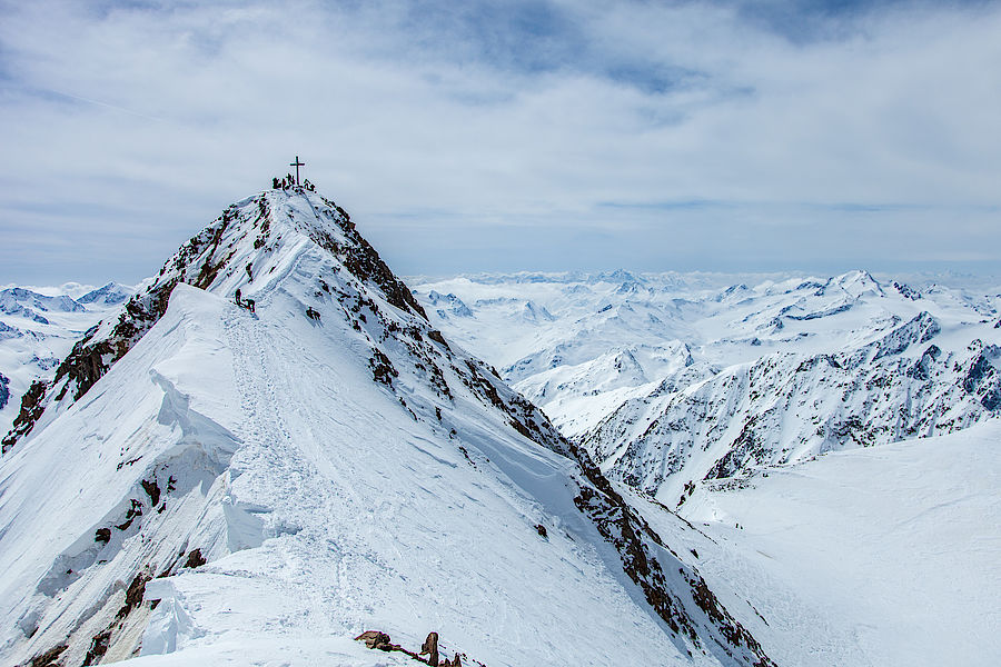 Gipfelblick vom Nordgipfel der Wildspitze zum Hauptgipfel 