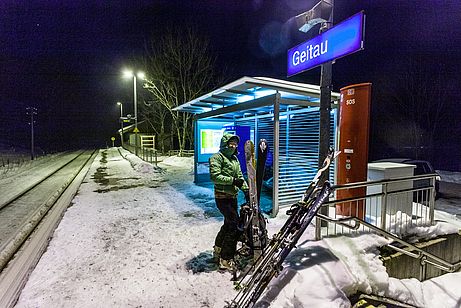 Ende einer Skidurchquerung der Bayerischen Voralpen am Bahnhof in Geitau Ende einer Skidurchquerung der Bayerischen Voralpen am Bahnhof in Geitau