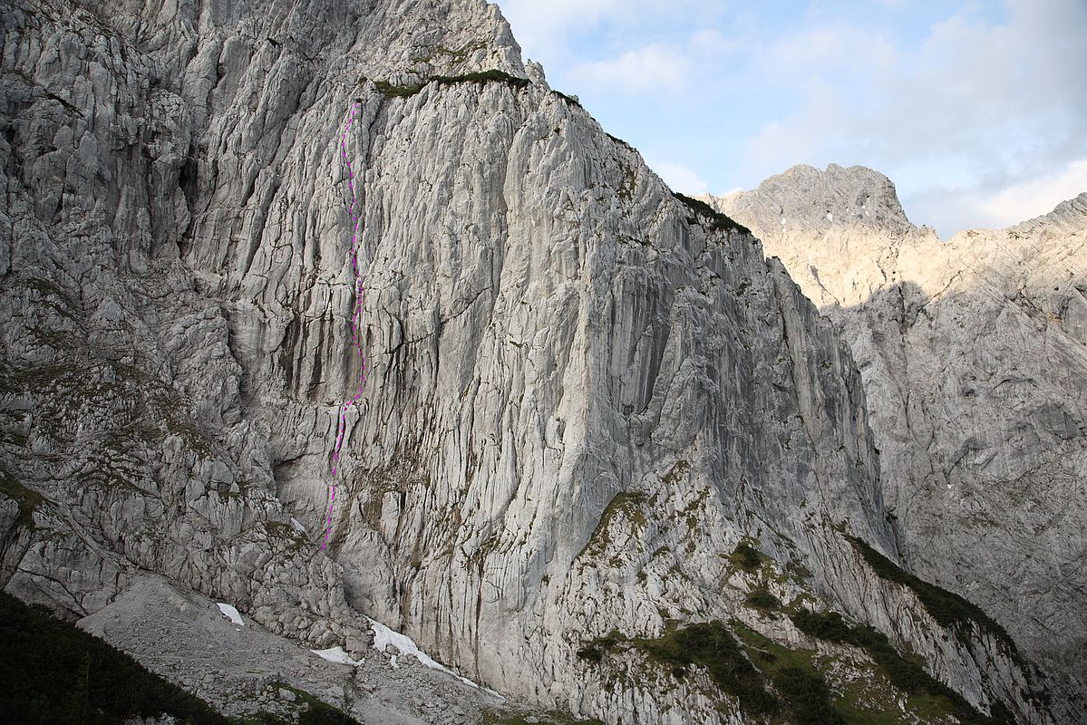Der Nordsockel am Totenkirchl mit der Route "Sakko und Bügelfalte"