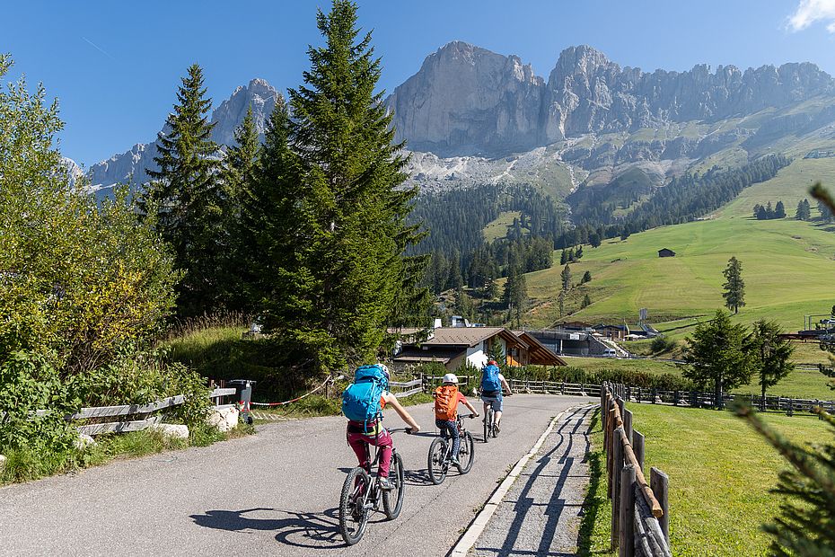 Bei unserem Urlaub in Obereggen sind wir mit dem Radl zu den Felsen gefahren Bei unserem Urlaub in Obereggen sind wir mit dem Radl zu den Felsen gefahren