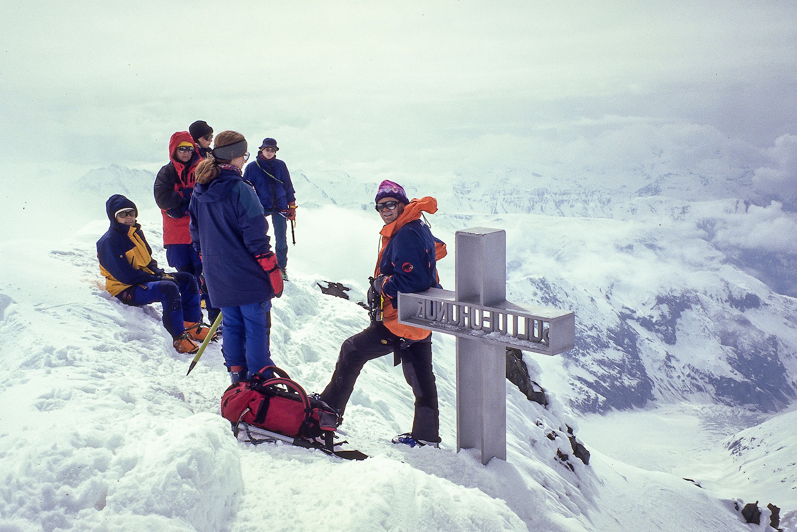 Der wahre Höhepunkt dieser Skitourenwoche und des gesamten Berner Oberlandes: Das Finsteraarhorn Der wahre Höhepunkt dieser Skitourenwoche und des gesamten Berner Oberlandes: Das Finsteraarhorn