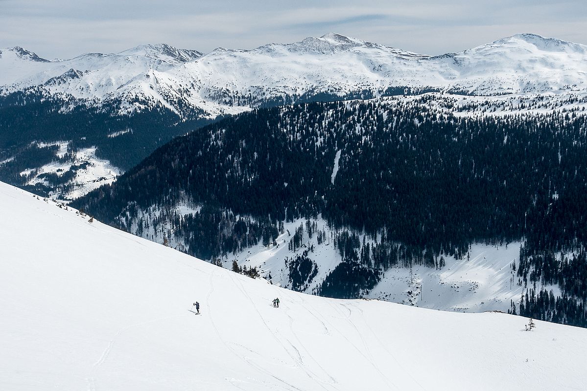 Aufstieg zum Hochrettelstein - im Hintergrund die abgeblasenen Kämme von Hochschwung und Seitnerzinken.