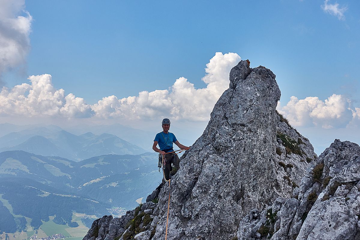 Aussichtsreicher Standplatz am Gipfel