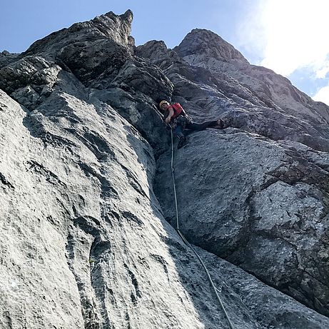 In der Schlüsselseillänge der Route. In der Schlüsselseillänge der Route.