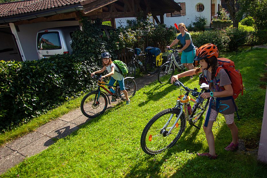Ab in den Urlaub - das Auto darf daheim bleiben. Ab in den Urlaub - das Auto darf daheim bleiben.