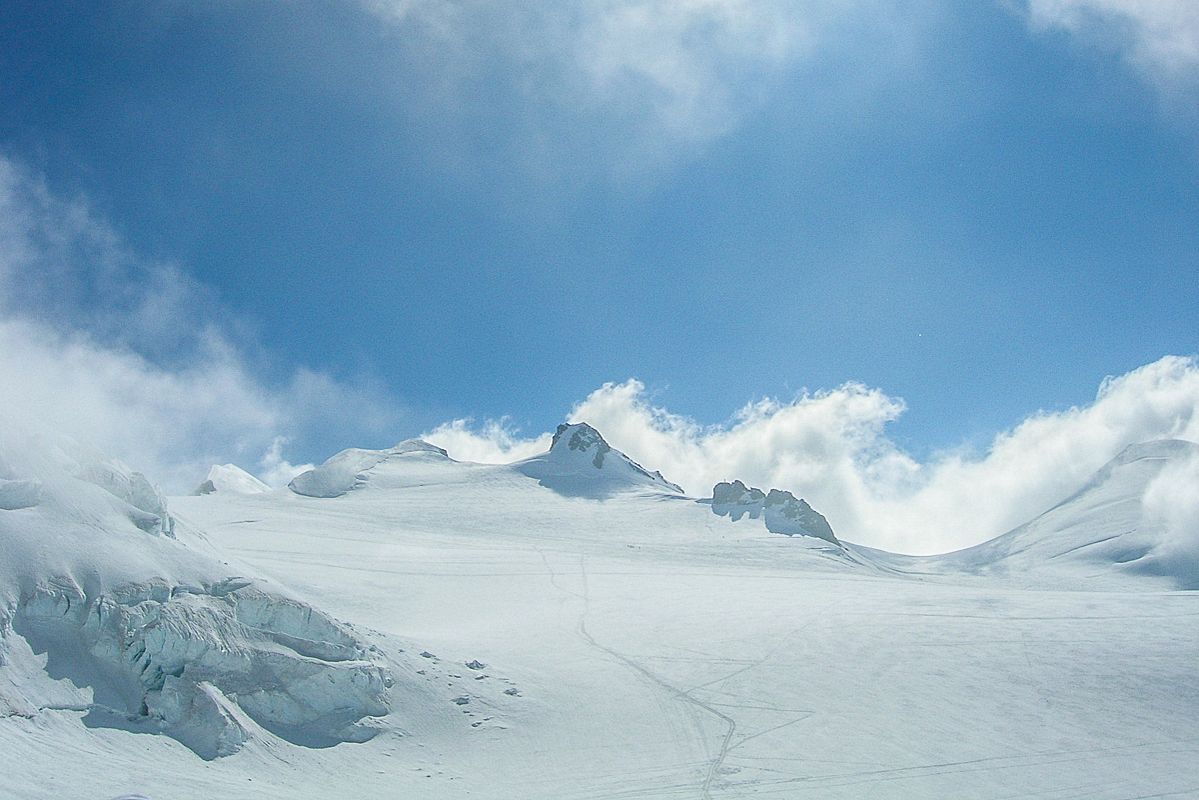 von rechts nach links: Vincent-Pyramide, Balmenhorn, Schwarzhorn, Ludwigshöhe und Parrotspitze von Westen