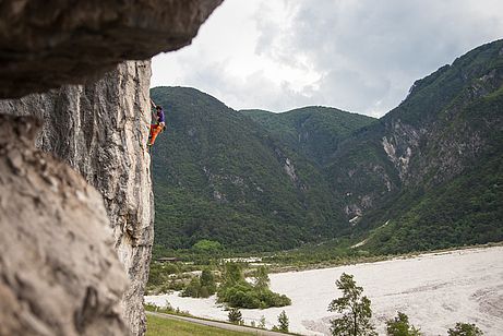 Stefan klettert "Colibri" (7a+) am Monte Strabut. Stefan klettert "Colibri" (7a+) am Monte Strabut.