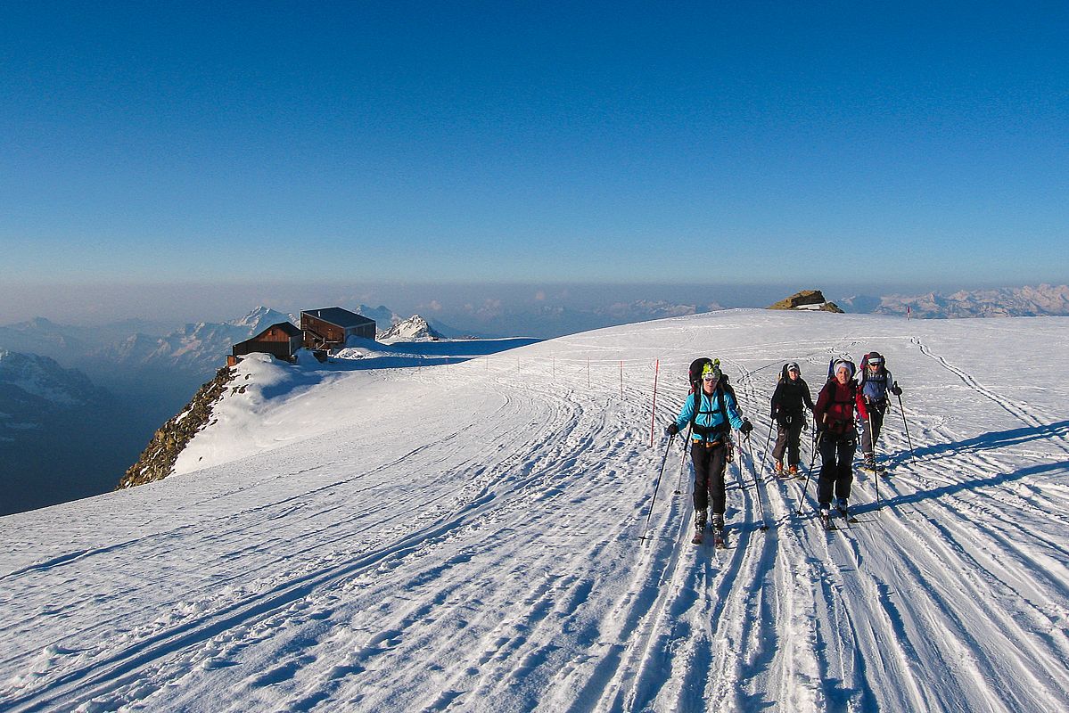 Aufbruch im Morgenlicht von der Sella-Hütte 