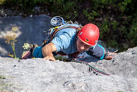 Kompakter Fels mit anspruchsvoller Plattenkletterei "Via Weißbier (7-)" unter der Tegernseer Hütte. Kompakter Fels mit anspruchsvoller Plattenkletterei "Via Weißbier (7-)" unter der Tegernseer Hütte.