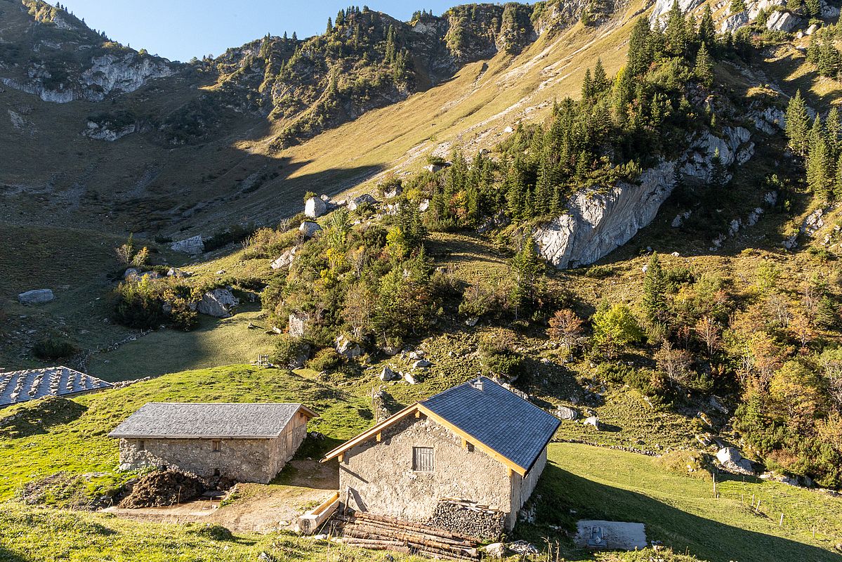 Klares Herbstlicht an der Kleintiefentalalm