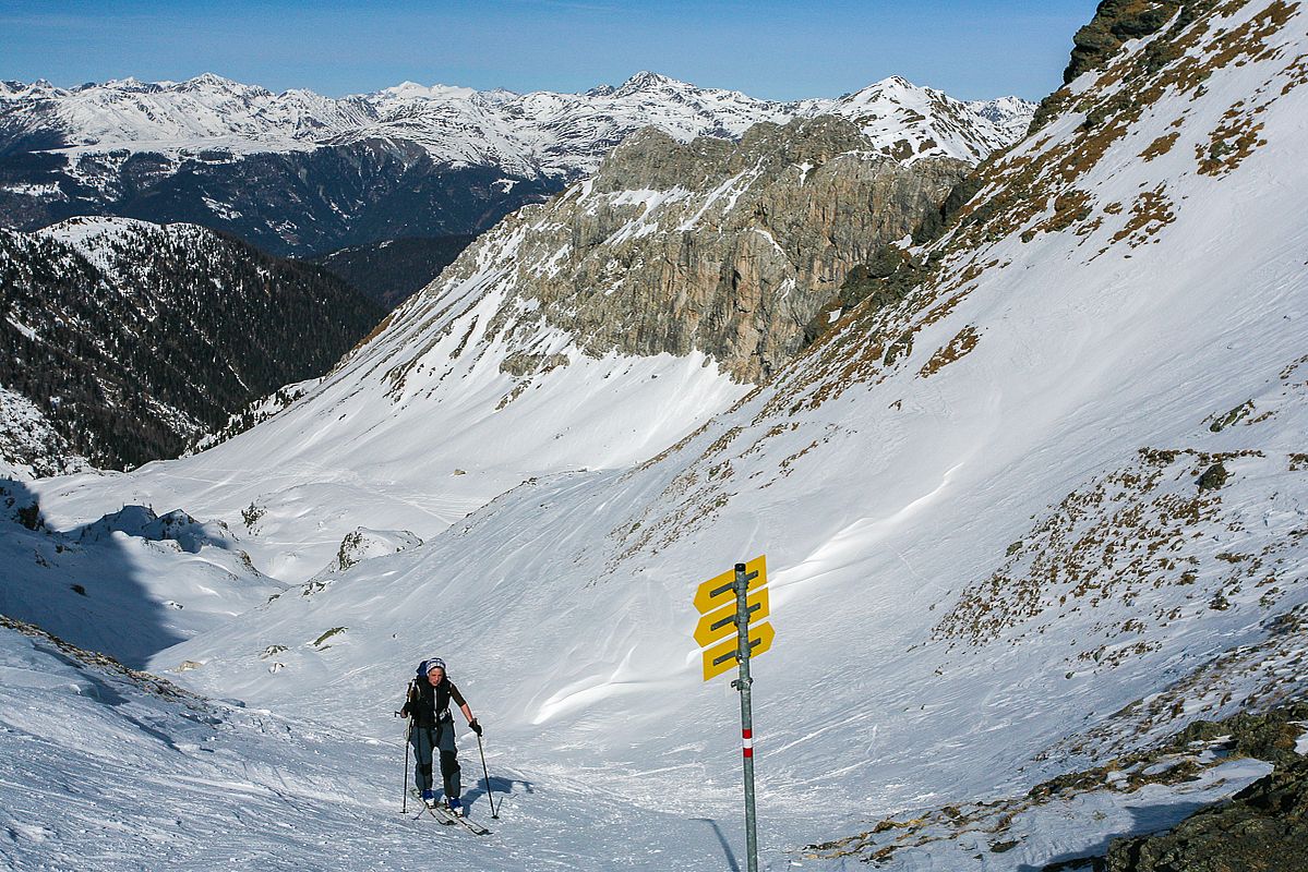 Tiefblick vom Hintersattel hinab ins Erschbaumer Tal 