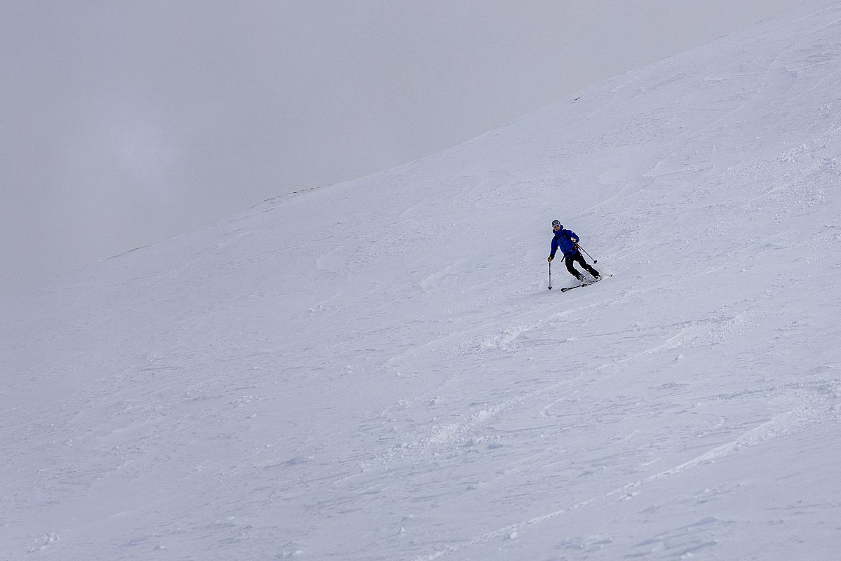 Im ersten Teil ist die Abfahrt etwas windbeeinflusst - leider wurde die Sicht dann schlechter