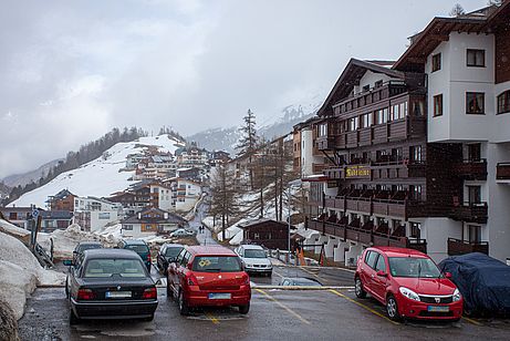 (Park-)Platzmangel in vielen Bergdörfern, wie hier in Obergurgl (Park-)Platzmangel in vielen Bergdörfern, wie hier in Obergurgl