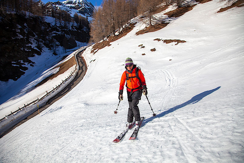 Die letzten Hänge hinab zum Gasthaus sind firnig