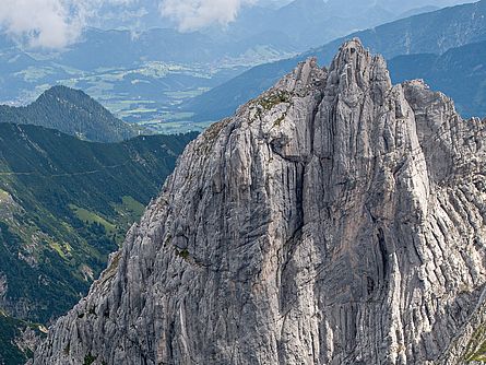 Der Gipfelaufbau des Totenkirchls von Südwesten - rechts die markante Südverschneidung.