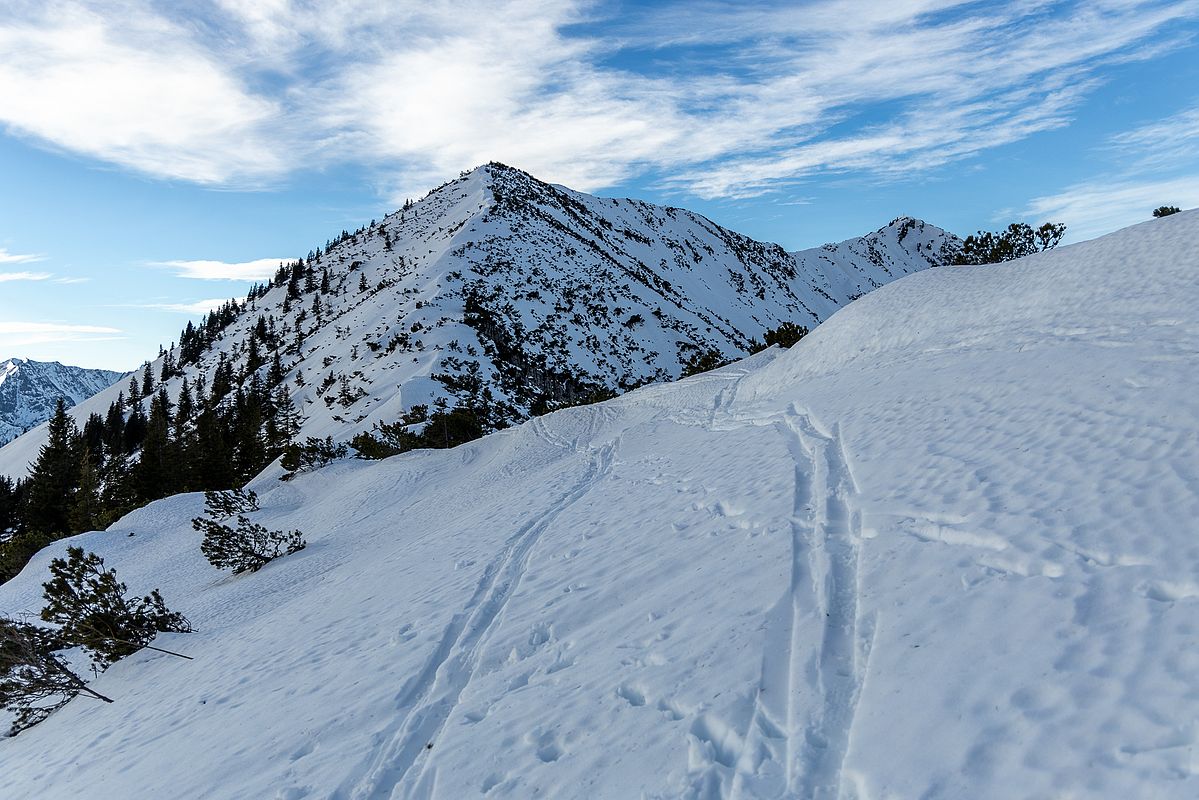 Viel Schnee am Gipfelgrat