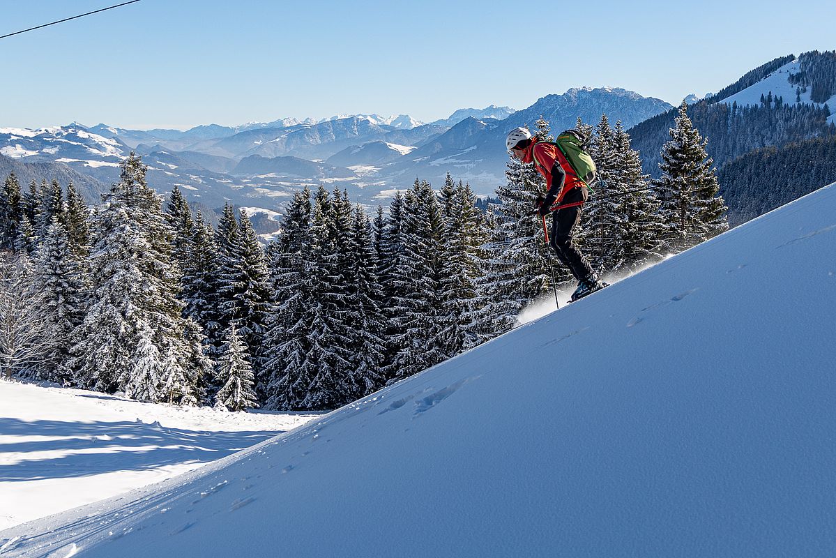 In die Abfahrt kann man die Kunstschneehäufen gut einbauen.