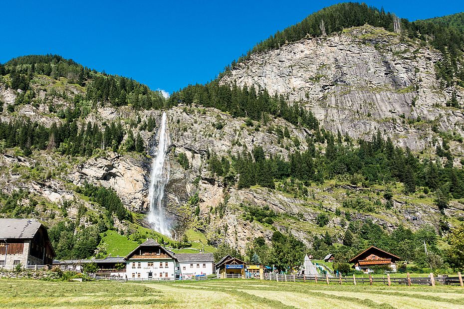 Aufgrund der vielen Wasserfälle spricht man beim Maltatal auch vom "Tal der stürzenden Wasser". Aufgrund der vielen Wasserfälle spricht man beim Maltatal auch vom "Tal der stürzenden Wasser".