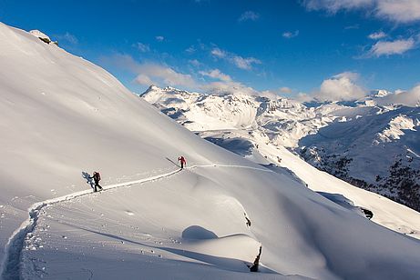 Der Aufstieg zur Naviser Sonnenspitze im späten Nachmittagslicht. Der Aufstieg zur Naviser Sonnenspitze im späten Nachmittagslicht.