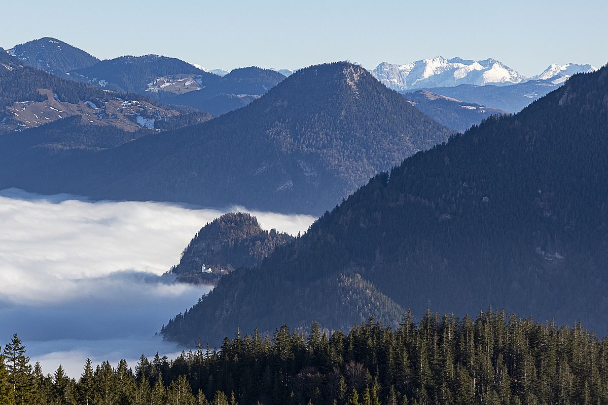Gute Sicht über den Petersberg in die Berchtesgadener Alpen