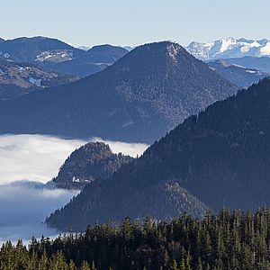 Gute Sicht über den Petersberg in die Berchtesgadener Alpen