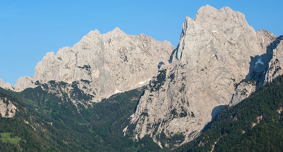 Die Kleine Halt (rechts) mit der Nordwestwand Die Kleine Halt (rechts) mit der Nordwestwand