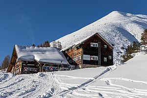 Die Südwiener Hütte mit ihre Hausberg - dem Spirzinger