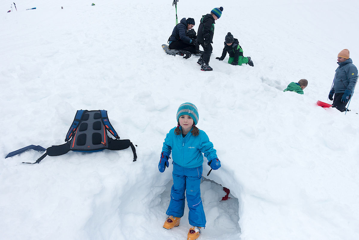 Bei stellenweise fast zwei Meter Schnee lassen sich prima Höhlensyteme graben.