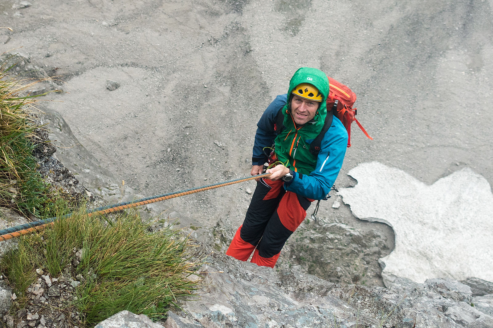 Abseilen im Regen - der Peak light hielt dicht.