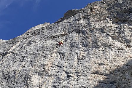 Steile Kletterei in der Route Frühschicht am Dritten Turm