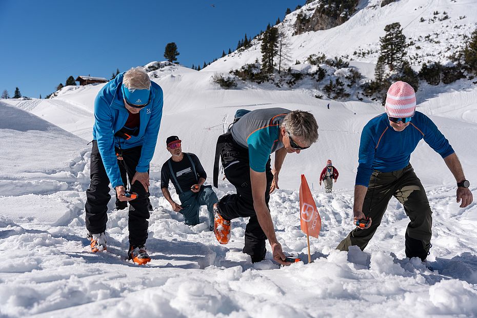 Optimales Gelände für ein LVS-Suchtraining: Das Rofanplateau