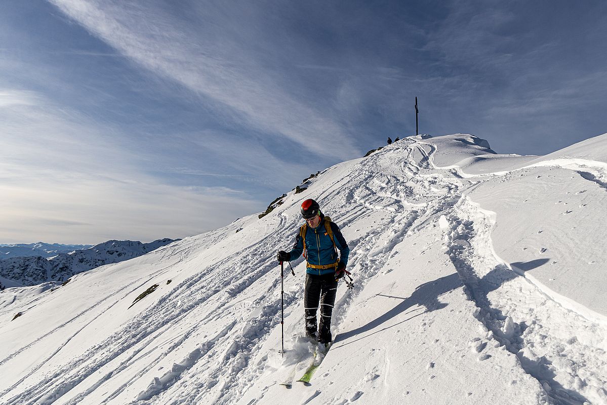 leichter Bruchharschdeckel im Südhang des Gipfels