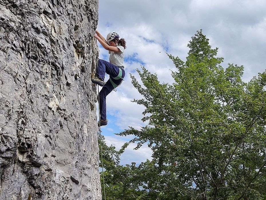 Fiona klettert eine schöne 6a m Sektor Chateau Barthelier