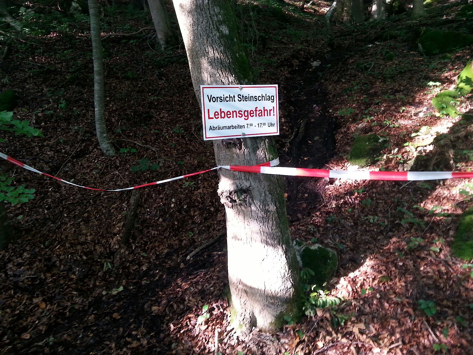 Absperrung am Zustiegsweg zur Weigendwall Absperrung am Zustiegsweg zur Weigendwall