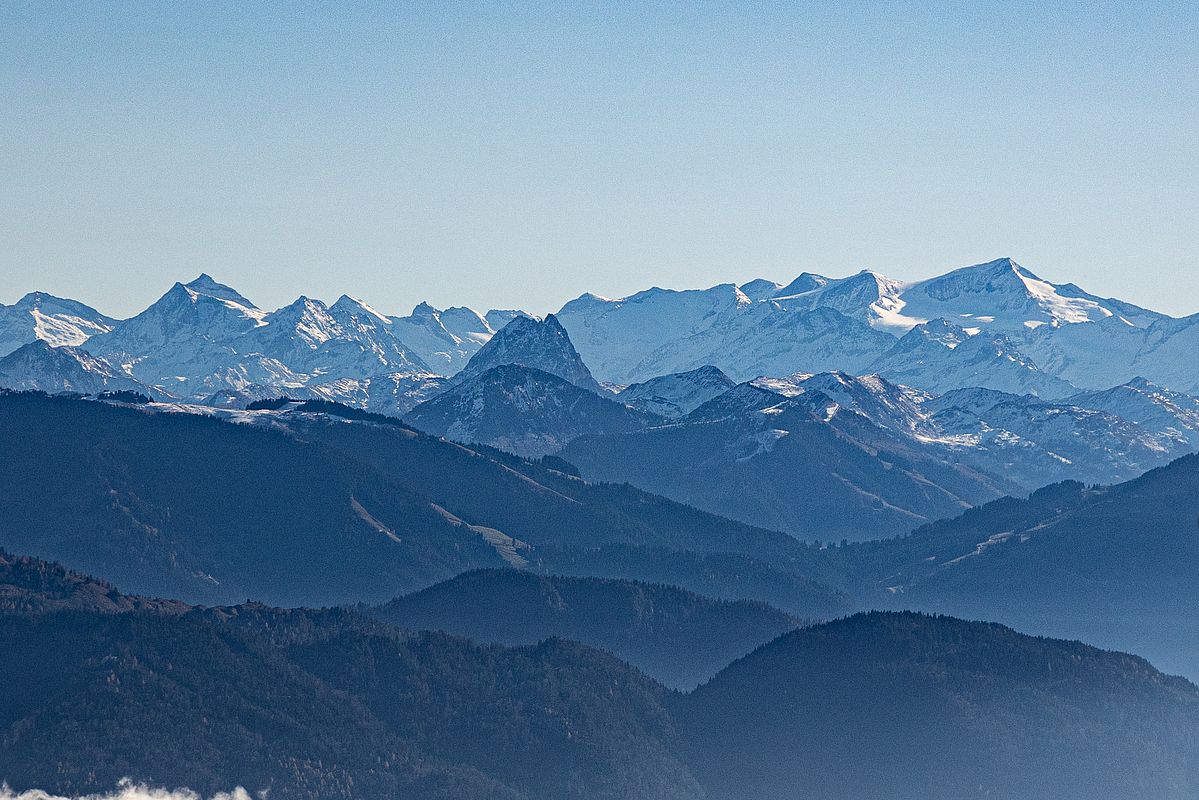 Geschlossene Schneedecke am Alpenhauptkamm